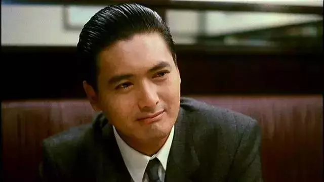 忘了范冰冰吧!62歲周潤發裸捐56億,這才是中國明星的良心!