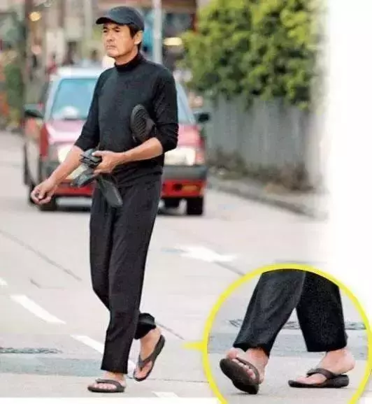 忘了范冰冰吧!62歲周潤發裸捐56億,這才是中國明星的良心!