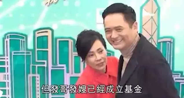 忘了范冰冰吧!62歲周潤發裸捐56億,這才是中國明星的良心!