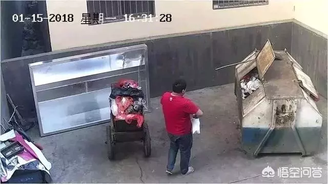 同居女友在家生下1女嬰,親生父親隨手將其扔進垃圾桶!