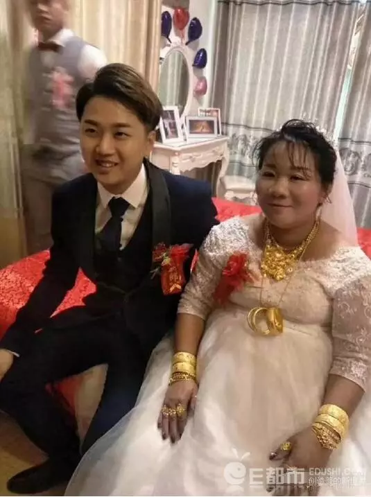 38歲富婆「迎娶」小15歲鮮肉,300萬令吉搞定公婆!