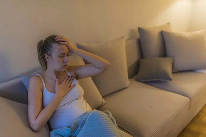 上吐下瀉請病假!主管暴怒:立刻來上班 她硬撐到公司「在桌上留下最精彩復仇」網友拍手叫好