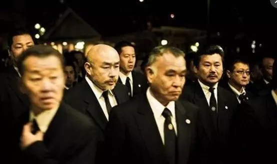 日本黑幫與臺灣組織發生衝突,臺灣人就憑一個字,逼到日本人逃到警局求庇護!