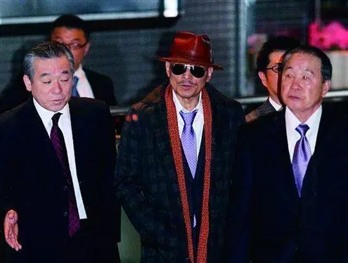 日本黑幫與臺灣組織發生衝突,臺灣人就憑一個字,逼到日本人逃到警局求庇護!