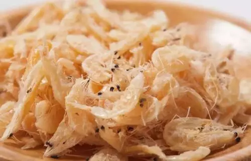 原來吃蝦皮並不補鈣?醫生:真正補鈣的4種食物,很多人並不愛吃