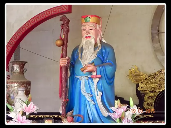 單身男求脫魯拜月老,沒想到當晚卻託夢他「姻緣的悲情真相」瞬間大哭!網全笑翻:能先幫我嗎?