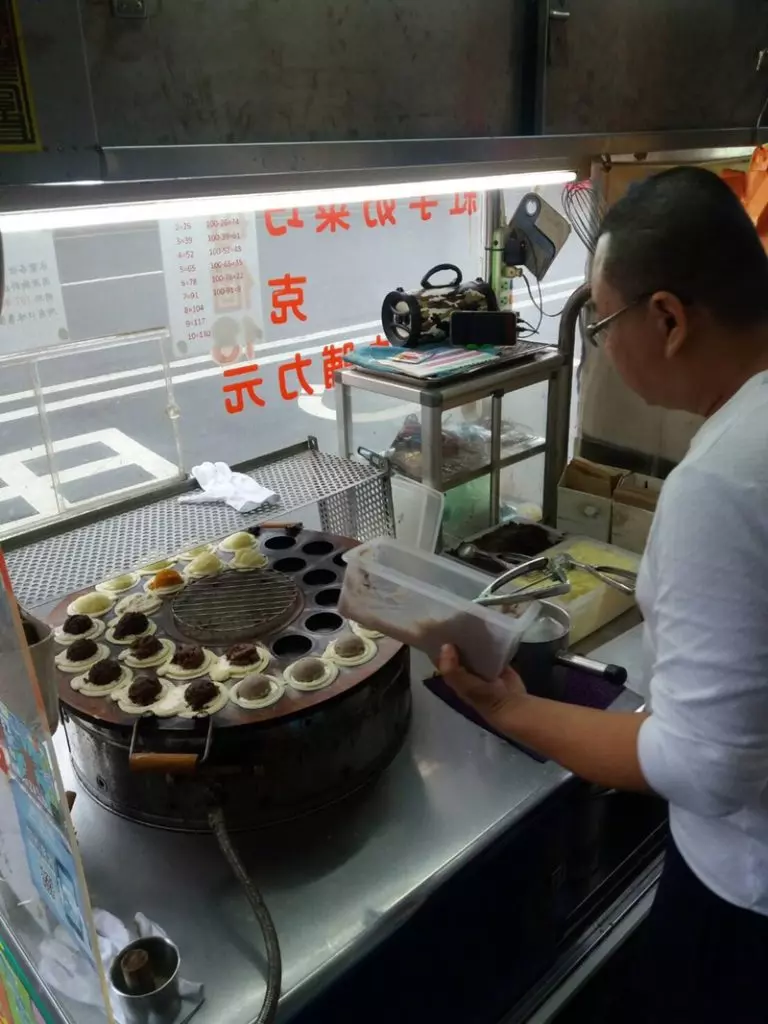 一肩扛起診費房貸2子學費!丈夫想全心照顧中風老婆「閃辭主管職」,賣車輪餅維持生計!網友:「太催淚!」