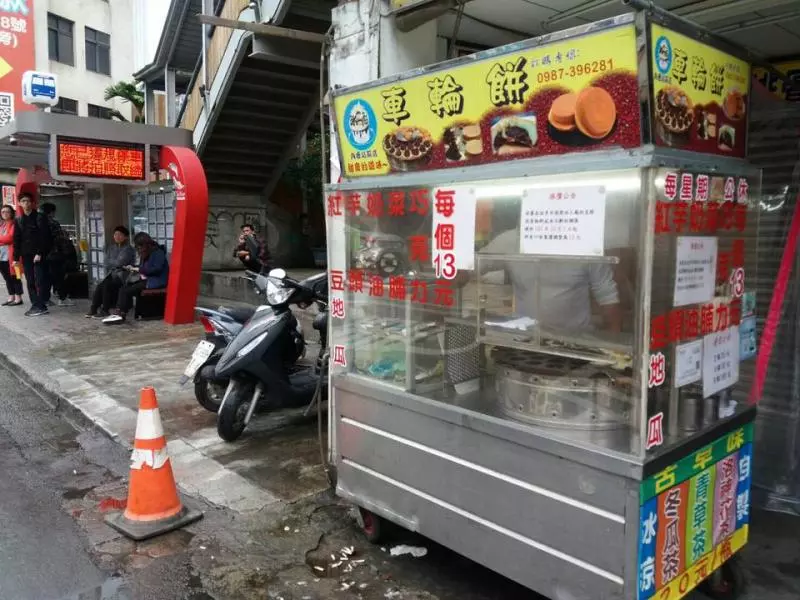 一肩扛起診費房貸2子學費!丈夫想全心照顧中風老婆「閃辭主管職」,賣車輪餅維持生計!網友:「太催淚!」