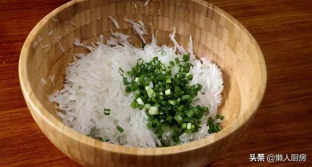 蘿蔔絲餅這麼做好吃,不揉麵,不包餡兒,適合懶人做