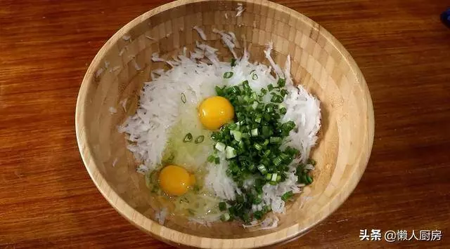 蘿蔔絲餅這麼做好吃,不揉麵,不包餡兒,適合懶人做