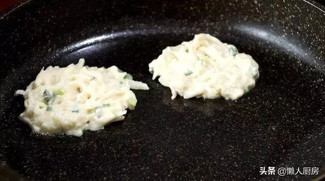 蘿蔔絲餅這麼做好吃,不揉麵,不包餡兒,適合懶人做