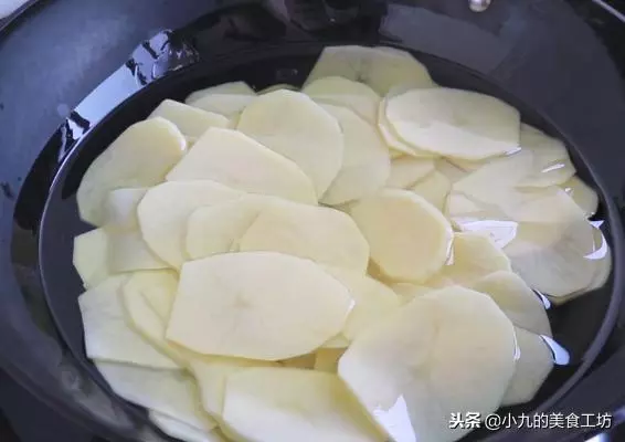 30年廚師透露:炸薯片做好這2點,焦香又酥脆,全家都愛吃