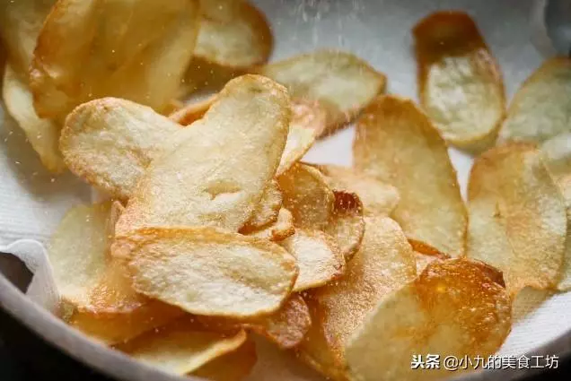 30年廚師透露:炸薯片做好這2點,焦香又酥脆,全家都愛吃