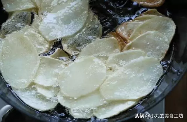 30年廚師透露:炸薯片做好這2點,焦香又酥脆,全家都愛吃