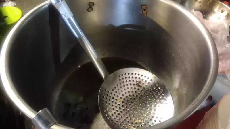 高雄麻油雞歇業一個月!熟客好奇問「老闆娘呢?」老闆兒子眼眶泛紅自責:她走了