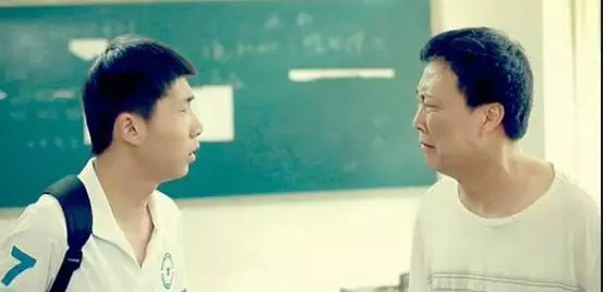 他希望「乞丐父親」婚禮當天別來丟臉,沒想到父親竟開了十輛名車出現讓他後悔!