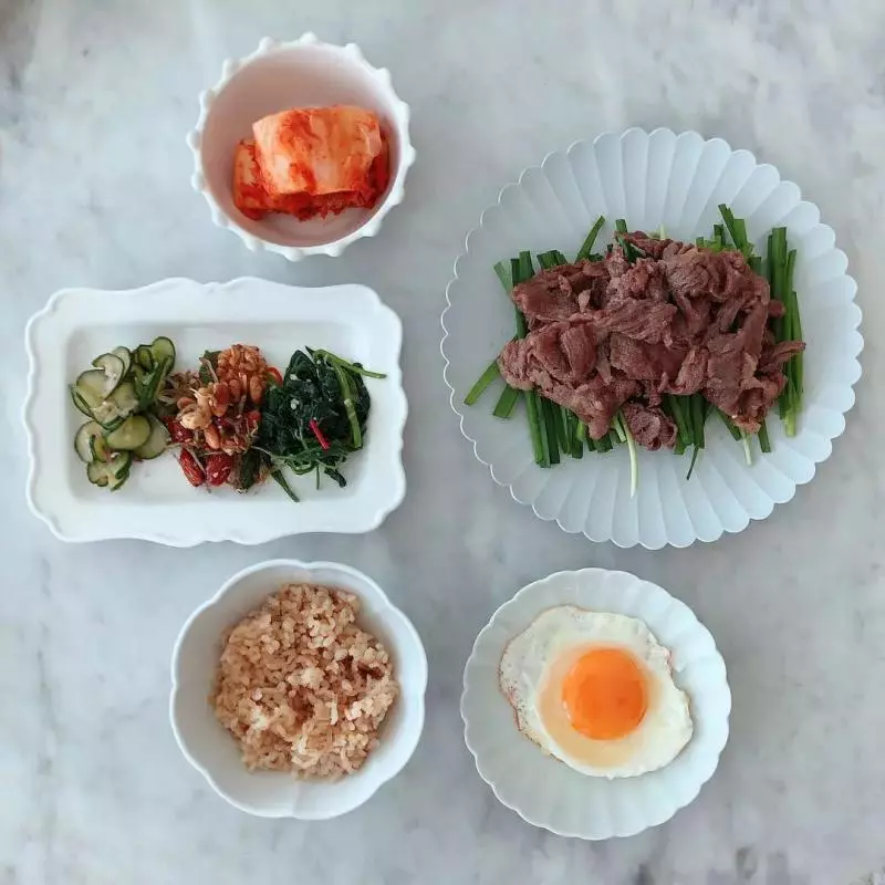 26歲肌肉小野獸,竟被42歲阿姨泡走了,看到她的真實面目才發現應該的