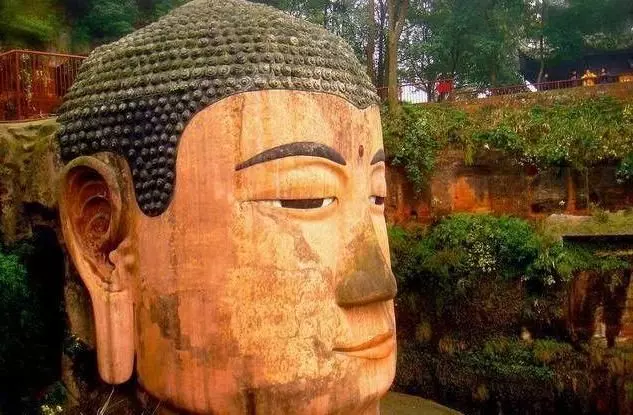 63歲老農在樂山大佛發現了這個,連專家都沒看出來,獎勵了280萬!