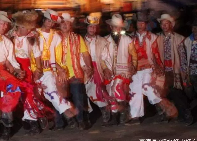 中國一個「奇特」的民族,男不婚女不嫁,居然用這種方式生育後代!