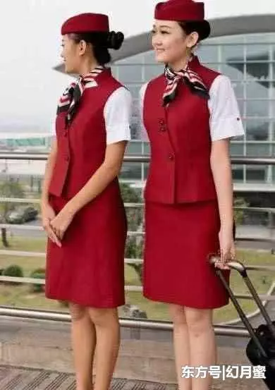 「素顏空姐」走紅!現場3分鐘化妝後,美艷模樣判若兩人!網友直呼:再也不相信空姐了