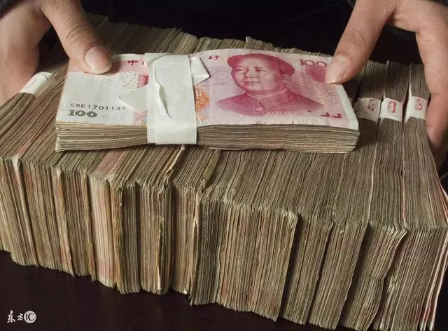 姐姐幫我帶女兒10年,我拿15萬報恩,母親的話把我嚇癱在地!