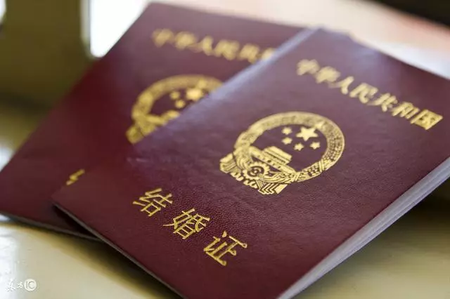 嫂子生女孩我抱回家遭丈夫痛打,等我把女兒養大,大嫂卻來要孩子