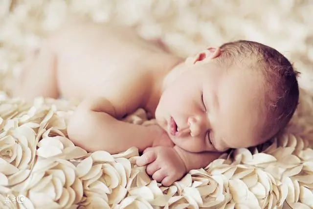 兒子養了3年多,聽到婆婆與老公的對話,我才知道自己是個傻子!