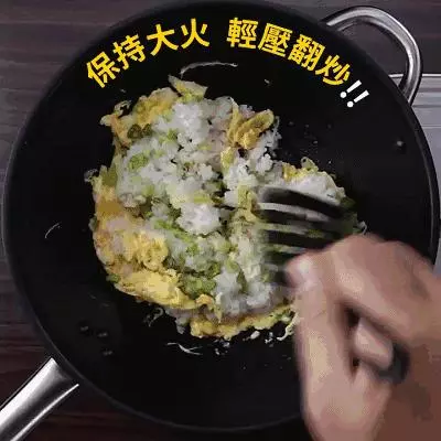 偷學五星大廚炒飯秘訣 教你做出粒粒分明的Q彈蛋炒飯~