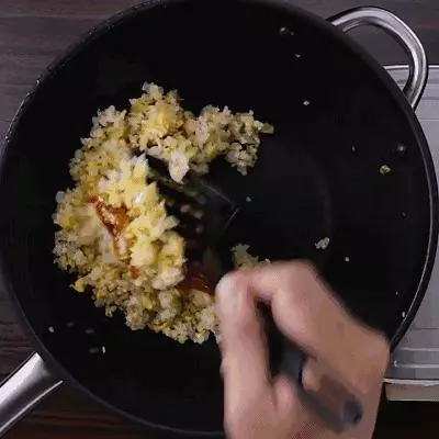 偷學五星大廚炒飯秘訣 教你做出粒粒分明的Q彈蛋炒飯~