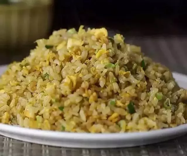 偷學五星大廚炒飯秘訣 教你做出粒粒分明的Q彈蛋炒飯~
