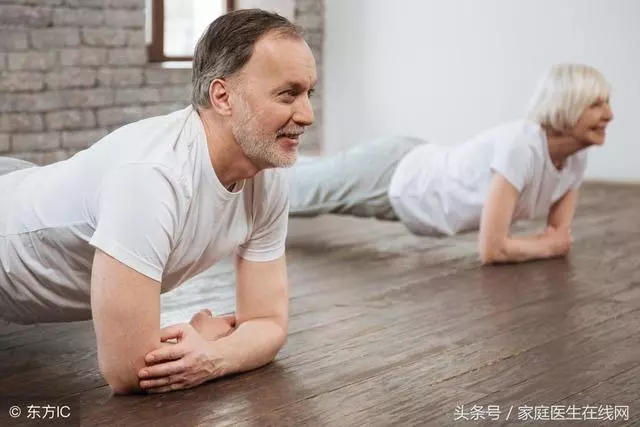 62歲男子浴室猝死,洗澡時這3個壞習慣,早改更安全