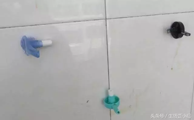 這種瓶子的壓嘴是個寶,剪下來這樣用,解決了生活中不少的麻煩事