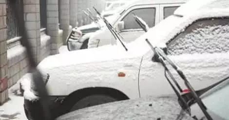 大雪過後,為什麼要把汽車雨刮器立起來?只有老司機才懂