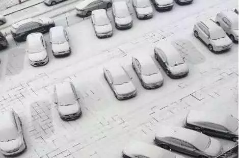 大雪過後,為什麼要把汽車雨刮器立起來?只有老司機才懂