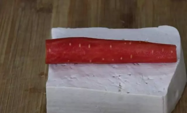 豆腐別再紅燒了,試試這種做法,一頓能吃個2斤,味道鮮美還簡單