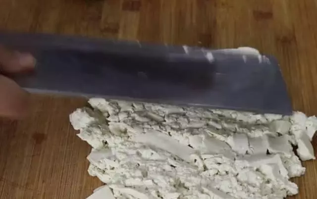豆腐別再紅燒了,試試這種做法,一頓能吃個2斤,味道鮮美還簡單