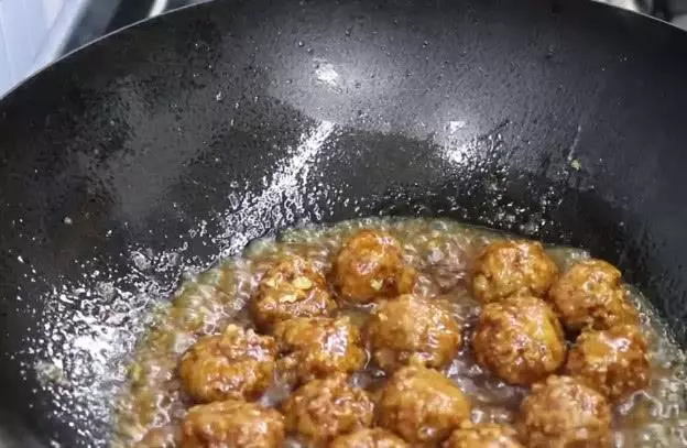 豆腐別再紅燒了,試試這種做法,一頓能吃個2斤,味道鮮美還簡單