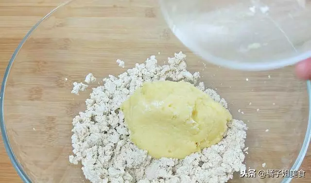 丸子的新做法,我們全家都吃撐了,又香又鮮,比韭菜丸子還要香
