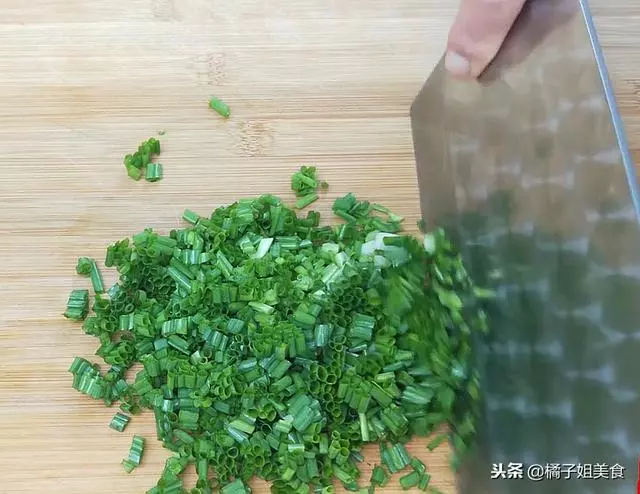 丸子的新做法,我們全家都吃撐了,又香又鮮,比韭菜丸子還要香