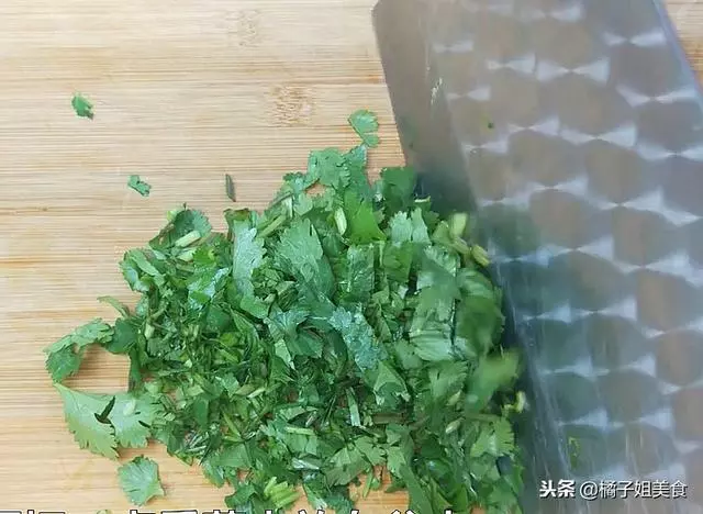 丸子的新做法,我們全家都吃撐了,又香又鮮,比韭菜丸子還要香