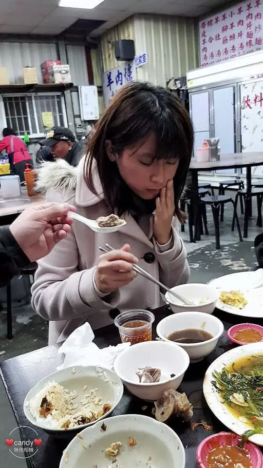 貼心弟挑肉給拔牙姊…母上網狂炫乖兒!見「高顏值姊姊」網全歪樓:以後交給我!