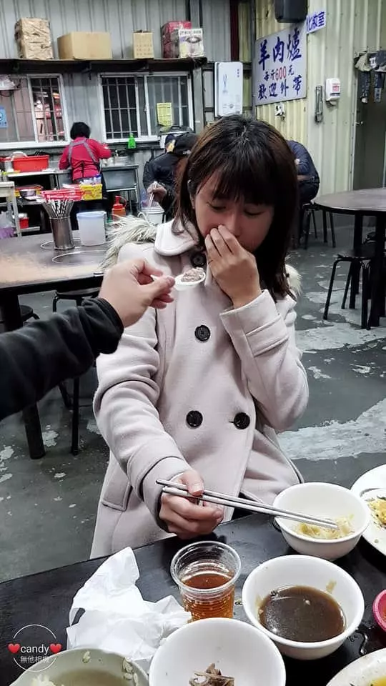 貼心弟挑肉給拔牙姊…母上網狂炫乖兒!見「高顏值姊姊」網全歪樓:以後交給我!