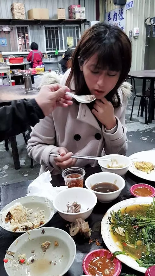 貼心弟挑肉給拔牙姊…母上網狂炫乖兒!見「高顏值姊姊」網全歪樓:以後交給我!