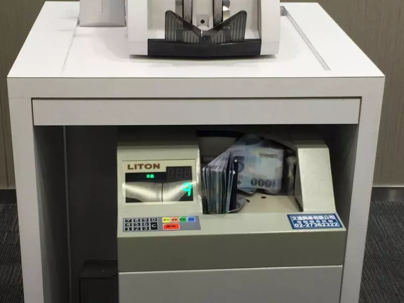 政府照顧「月薪30K以下」低薪族 擬砸400億補助「每人可領萬元紅包」
