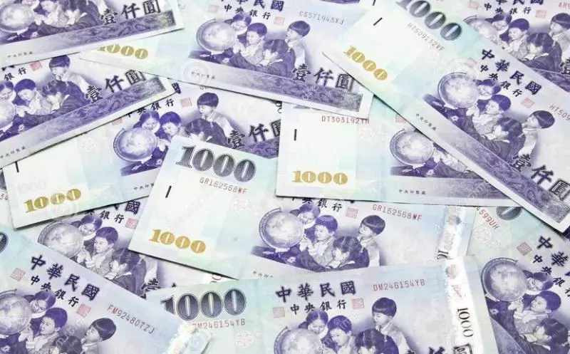 政府照顧「月薪30K以下」低薪族 擬砸400億補助「每人可領萬元紅包」