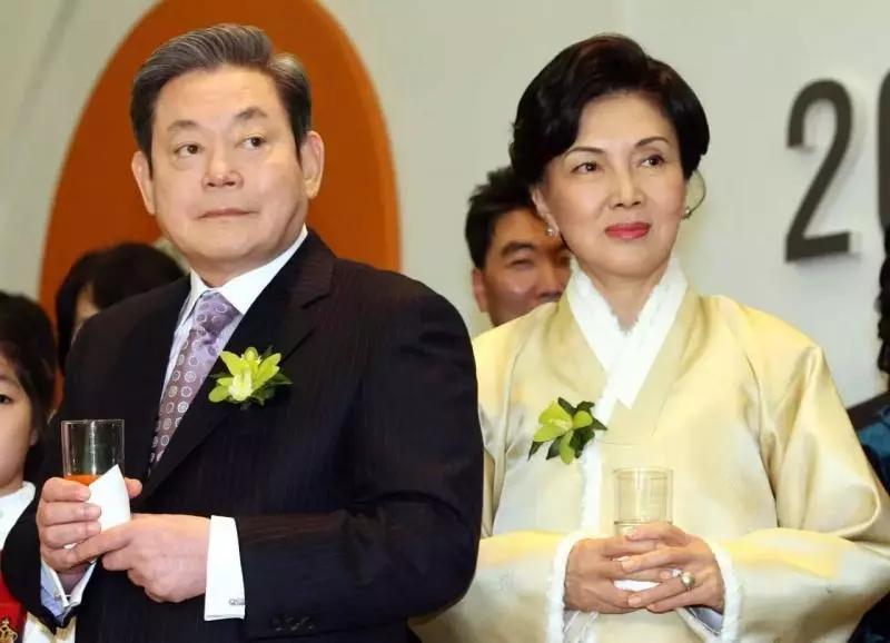 三星總栽女兒嫁保全,丈夫卻二度自殺!要求70億離婚,婚姻不幸,她還是把人生活得優雅亮麗!