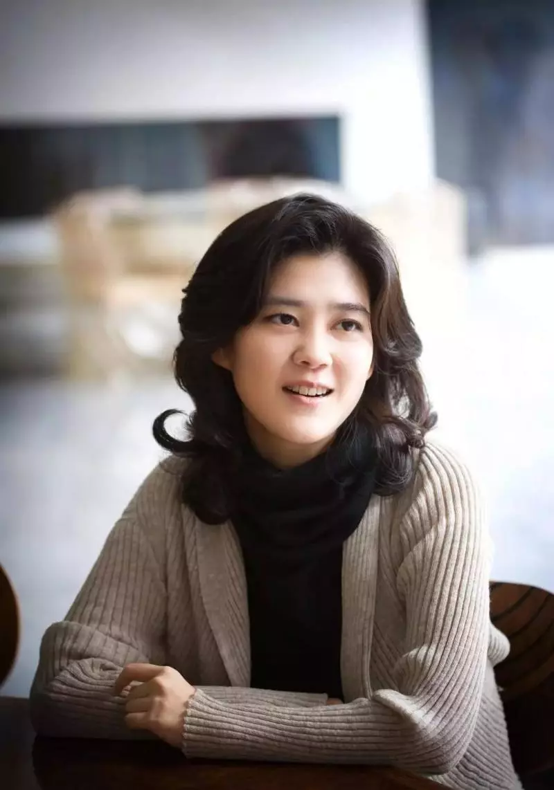 三星總栽女兒嫁保全,丈夫卻二度自殺!要求70億離婚,婚姻不幸,她還是把人生活得優雅亮麗!