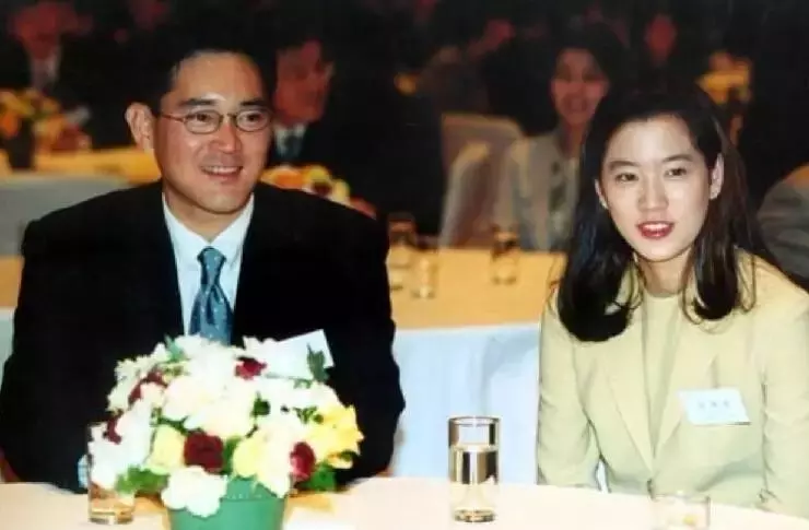 三星總栽女兒嫁保全,丈夫卻二度自殺!要求70億離婚,婚姻不幸,她還是把人生活得優雅亮麗!