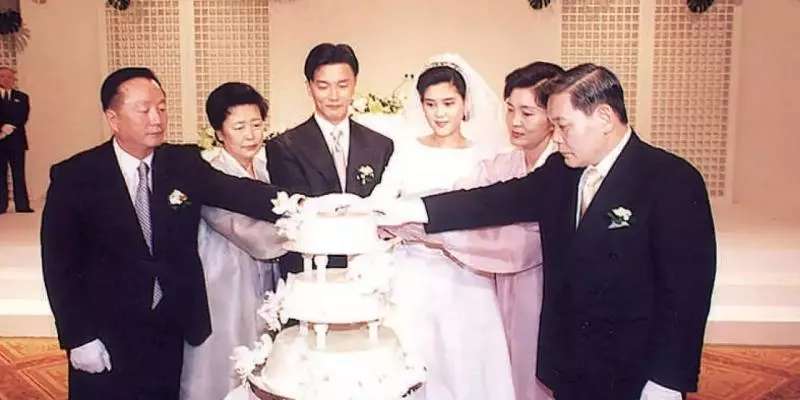 三星總栽女兒嫁保全,丈夫卻二度自殺!要求70億離婚,婚姻不幸,她還是把人生活得優雅亮麗!