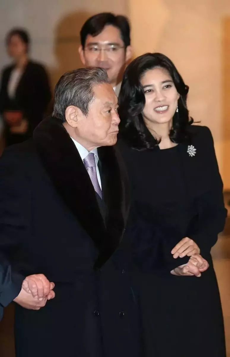 三星總栽女兒嫁保全,丈夫卻二度自殺!要求70億離婚,婚姻不幸,她還是把人生活得優雅亮麗!